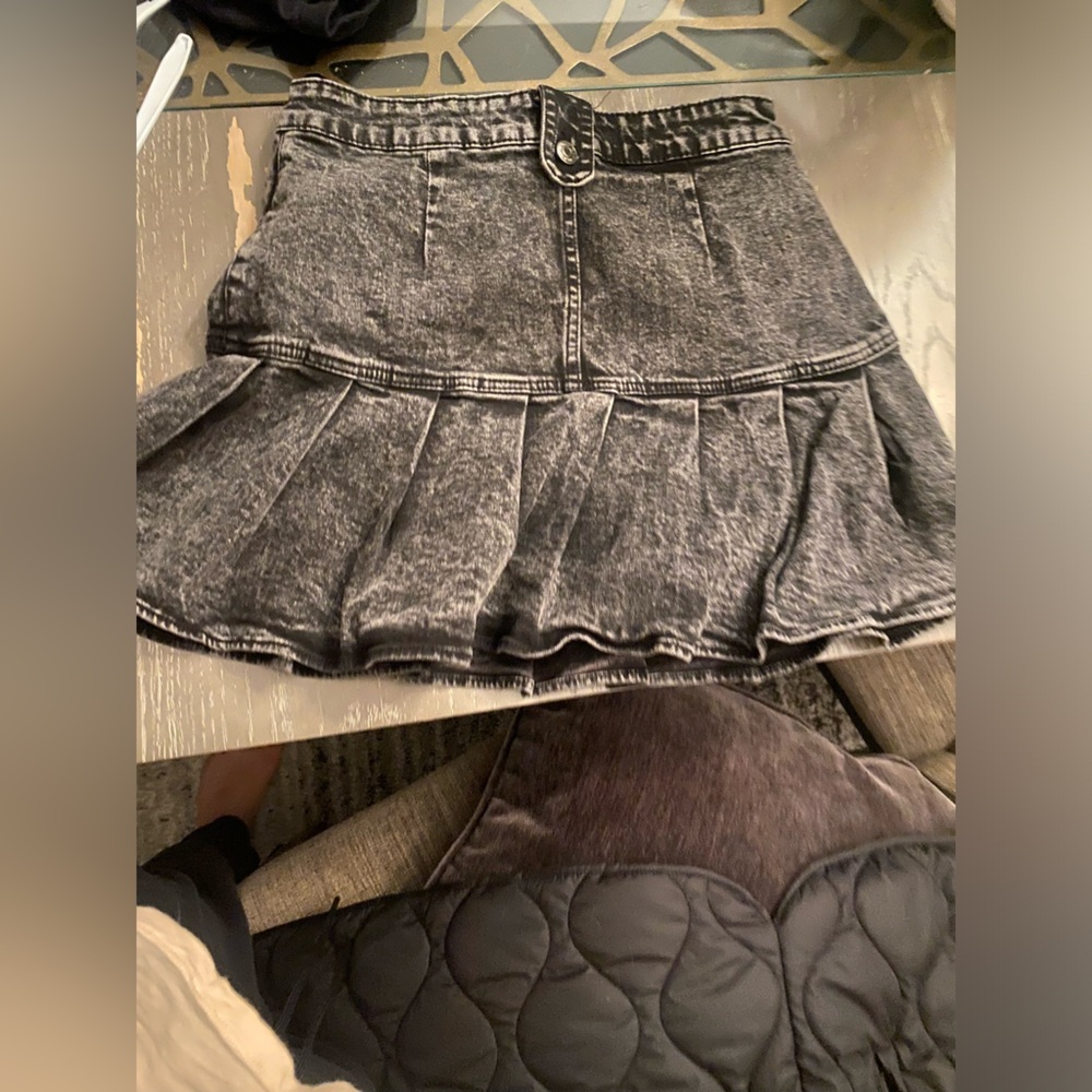 Universal Thread Women Mini Skirt Size 4 - Picture 2 of 2